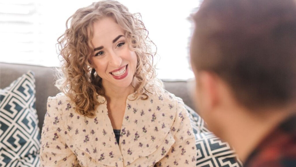 Smiling wellness coach Danni Smith engaging in a supportive nutrition consultation